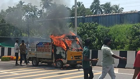 kasaragod pickup van vehicle fire