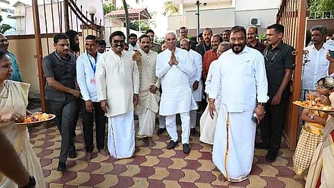 Ahilyanagar Kerala Samajam provides assistance to the affected people