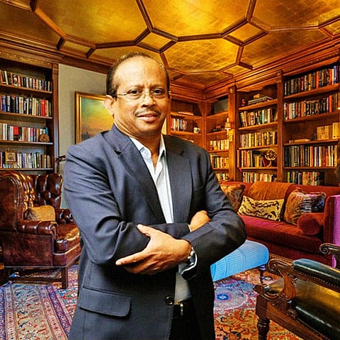 Dr. Abdul Nasar Chairman and Managing Director of Akbar Travels International, receives the award