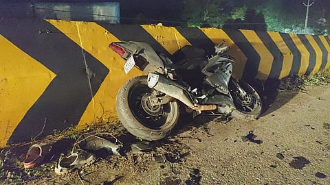 ചാലക്കുടിയിൽ ലോറിയും ബൈക്കും കൂട്ടിയിടിച്ച് 2 പേർ മരിച്ചു | Chaladuky accident death