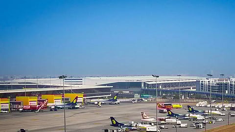 വിമാനത്താവള ജീവനക്കാരെ ചോദ്യം ചെയ്തു