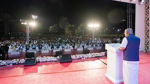 കേരളത്തിലെ നേട്ടങ്ങൾ അബുദാബിയിൽ ഉയർത്തിക്കാണിച്ച് മുഖ്യമന്ത്രി | Pinarayi Vijayan Abu Dhabi