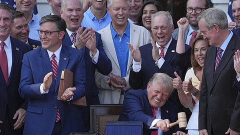 ബില്ലിൽ ട്രംപ് ഒപ്പുവെച്ചു