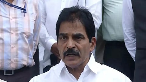 അപകട സ്ഥലത്ത് സൈൻ ബോർഡുകൾ സ്ഥാപിച്ചിരുന്നില്ല