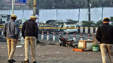 പാക്കിസ്ഥാൻ ആസ്ഥാനമായി പ്രവർത്തിക്കുന്ന ജയ്ഷ് ഇ മുഹമ്മദ് എന്ന ഭീകര സംഘടനയാണ് സ്ഫോടന പരമ്പര ആസൂത്രണം ചെയ്തതെന്നും സൂചന | terrorists planned 6 blasts in 6 cities