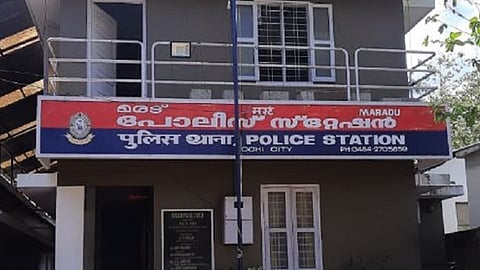 43200
അമ്മ സ്ഥിരമായി ഉപദ്രവിക്കാറുണ്ടെന്ന് കുട്ടി