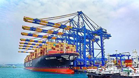 തുറമുഖത്തിന് എമിഗ്രേഷൻ ക്ലിയറൻസ്