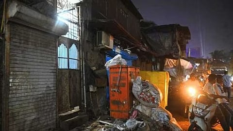 1 dead 2 in hospital due to inhaling toxic fumes in mumbai