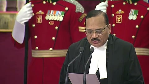 രാഷ്ട്രപതി സത്യവാചകം ചൊല്ലിക്കൊടുത്തു