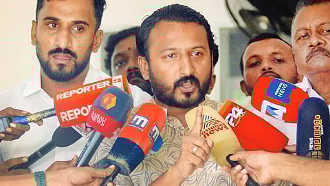 എംഎൽഎ ആക്കാൻ അധ്വാനിച്ചവർക്കുള്ള പ്രചാരണമാണ് നടത്തുന്നതെന്ന് രാഹുൽ