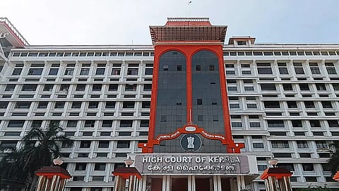 sabarimala gold case, sreekumar and jayasree surrender to police officials