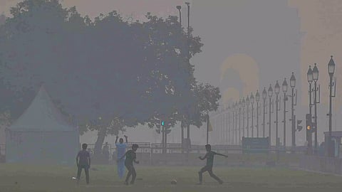 delhi air pollution air quality smog causes flight cancellations