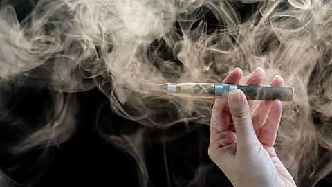 Did MP Kirti Azad use e-cigarette in Lok Sabha?