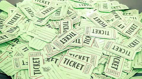 Indian teacher win 25 lakh big ticket in dubai