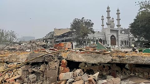 delhi mosque encroachment violence cops injured