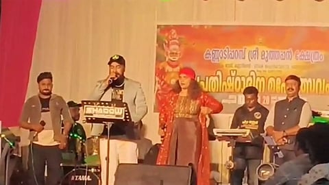 dyfi workers protest against singing rss ganageetham during temple festival kannur