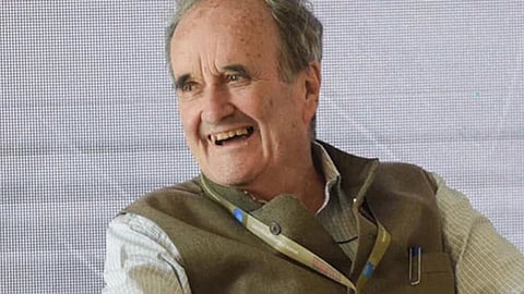 journalist mark tully passes away