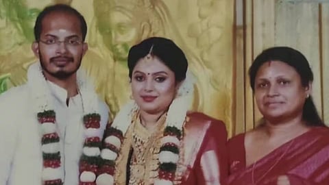 kamaleswaram mother daughter suicide, unnikrishnan is homosexual