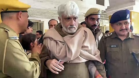 bolwood director vikram dutt and his wife gets bail in cheating case