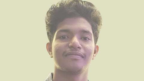 Young man collapses and dies while eating puffs