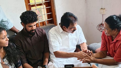 Usha suffers from scissors stuck in her stomach; Congress helps her get a house ready