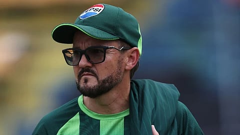 ex pak player criticized coach mike hesson for odi defeat against bangladesh