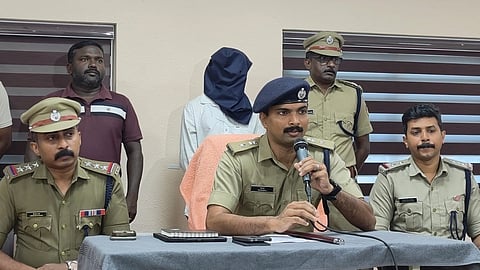 Suspect arrested in case of assaulting woman and stealing gold ornaments