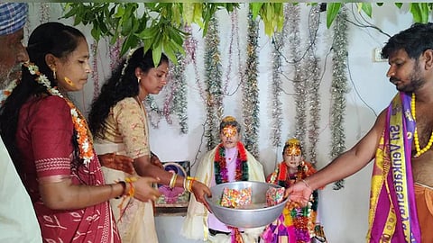 Son commits suicide after love resists; parents arrange wedding every year