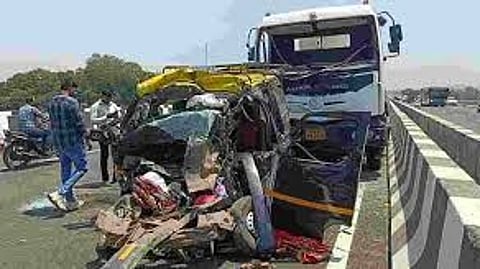 11 dead in collision between van and cement mixer vehicle