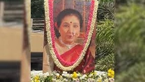 Farewell to a legend; Asha Bhosle's funeral held