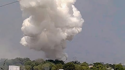 Blast at firecrackers manufacturing unit in Tamil nadu