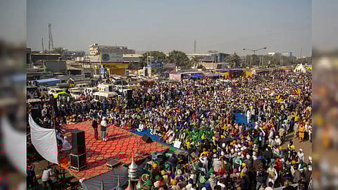 Farmers urge govt to fulfil 'written commitments' as they descend at Ramlila Maidan