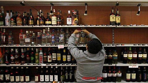 Liquor contractors stays away from auctions - Loss of revenue for Excise dept