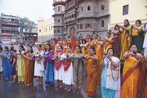 Gudi Padwa celebrations begin
with prayers to sun at Rajwada