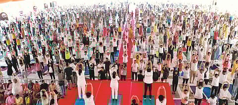 Over 5K join Sri Sri yoga
