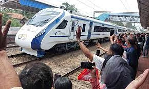 PM Modi appreciates welcome of Vande Bharat at Thrissur station, calls it terrific
