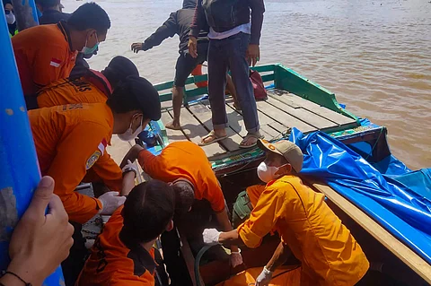 Speedboat capsizes in west Indonesia; 11 dead and 1 missing
