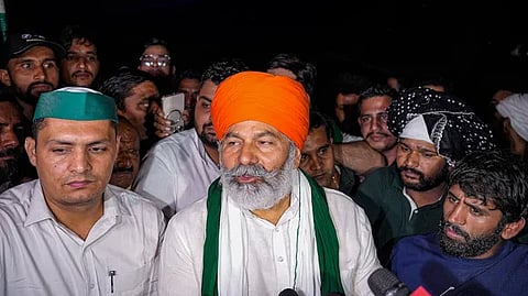 Renowned wrestling coach Mahavir Phogat threatens to return medals