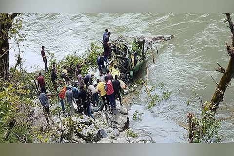 Army ALH Dhruv crashes in J-K's Kishtwar region, three injured
