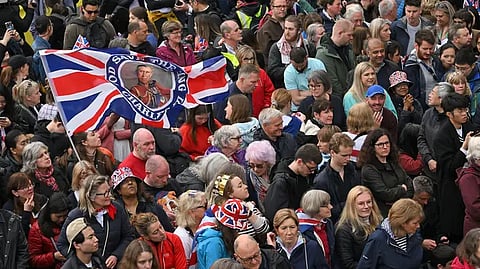 Crowds descend on London ahead of King Charles' coronation