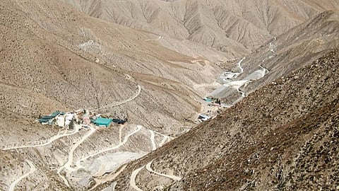 Fire in gold mine kills at least 27, Peruvian officials say