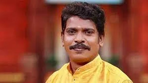 Actor Kollam Sudhi dies in car accident