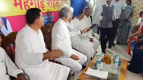 Rajasthan CM throws mike on floor after it malfunctions during event