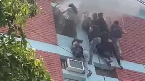 Fire at coaching institute in Delhi's Mukherjee Nagar, students climb down building using ropes