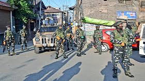 Pak intruder shot dead along IB in J-K's Samba