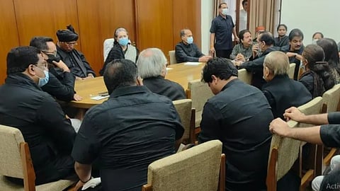 Opposition parties to wear black dresses in Parliament on Thursday