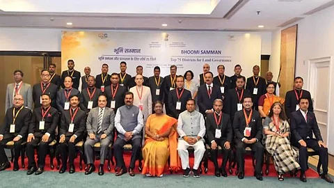 Presodent Murmu with Bhoomi Samman award winners