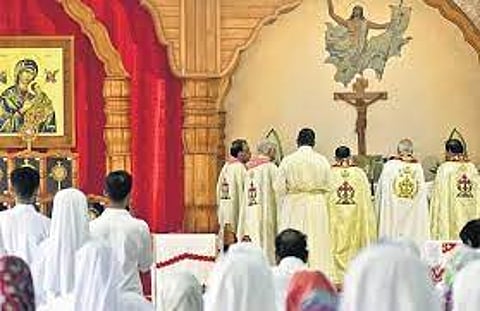 Several parishes under Ernakulam-Angamaly Archdiocese abandon Sunday Mass fearing disruption over 'imposition' of uniformity