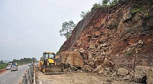 Landslide blocks Jammu-Srinagar national highway; Amarnath batch stopped in Jammu