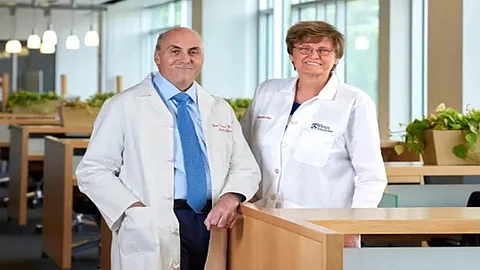 Drew Weissman (L) and Katalin Karikó (R) who won this year Nobel Prize in Medicine / Physiology